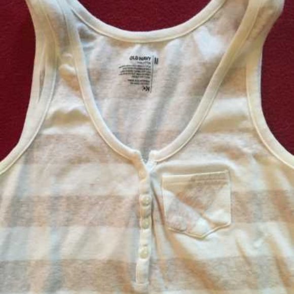 Old Navy - 2 Tee shirt Bundle - Picture 2 of 5